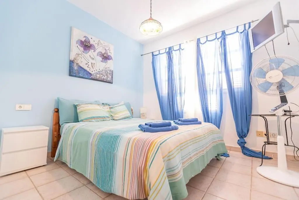 אדחה Nice 3 Bedroom Villa In El Duque 0*,  ספרד
