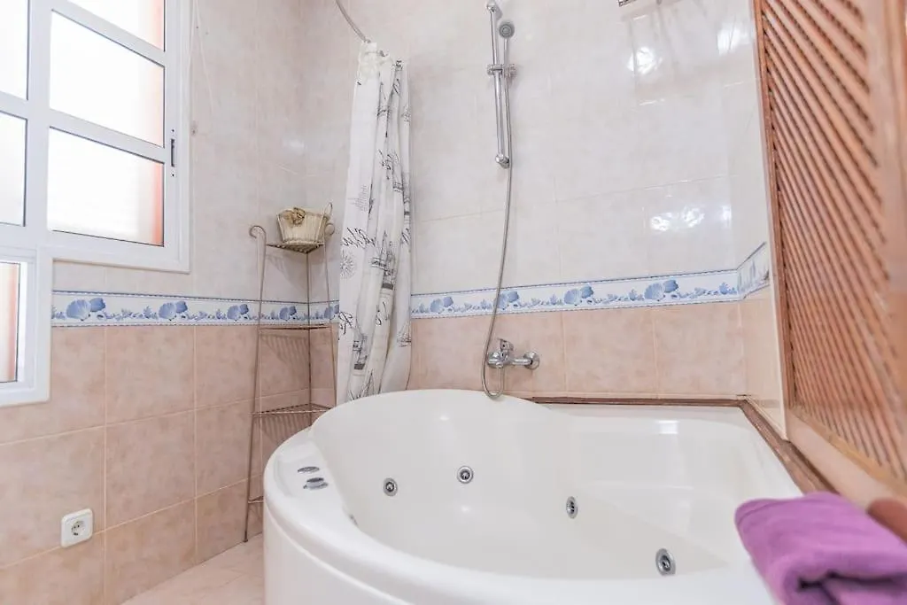 Nice 3 Bedroom Villa In El Duque Costa Adeje  Costa Adeje (Tenerife)